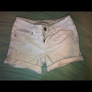 Whiter American eagle mid rise shorts